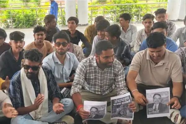 NSUI Protest News: आगर-मालवा कॉलेज में ABVP कार्यशाला पर NSUI का विरोध, प्राचार्य पर कार्रवाई की मांग