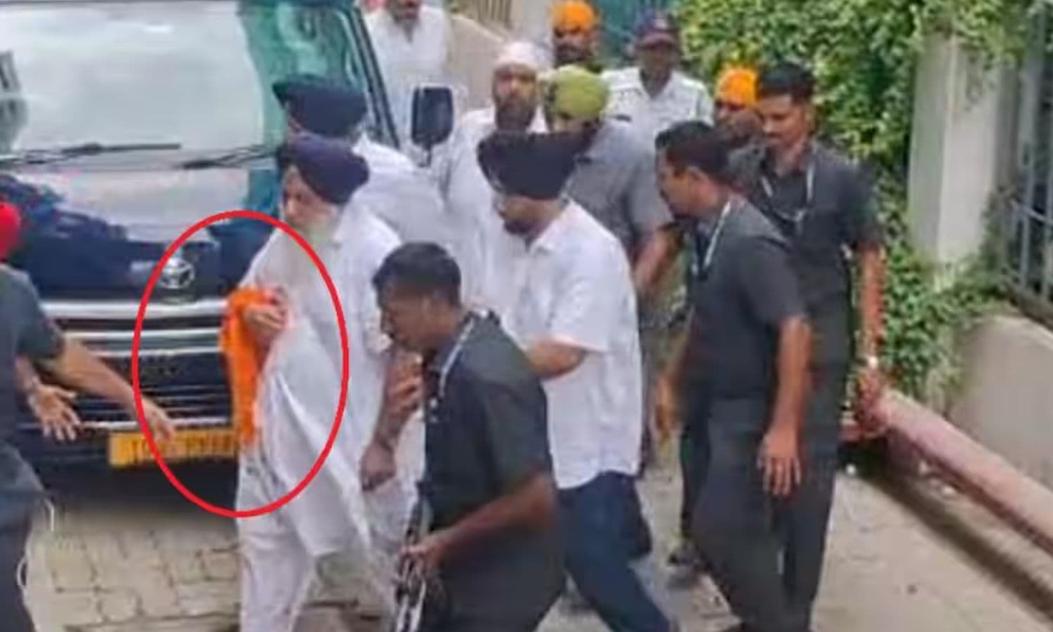 Sukhbir Singh Badal Injured: नांदेड़ गुरुद्वारा में सुखबीर सिंह बादल पर कृपाण से हमला, हाथ में आई चोट के बाद अस्पताल में इलाज जारी